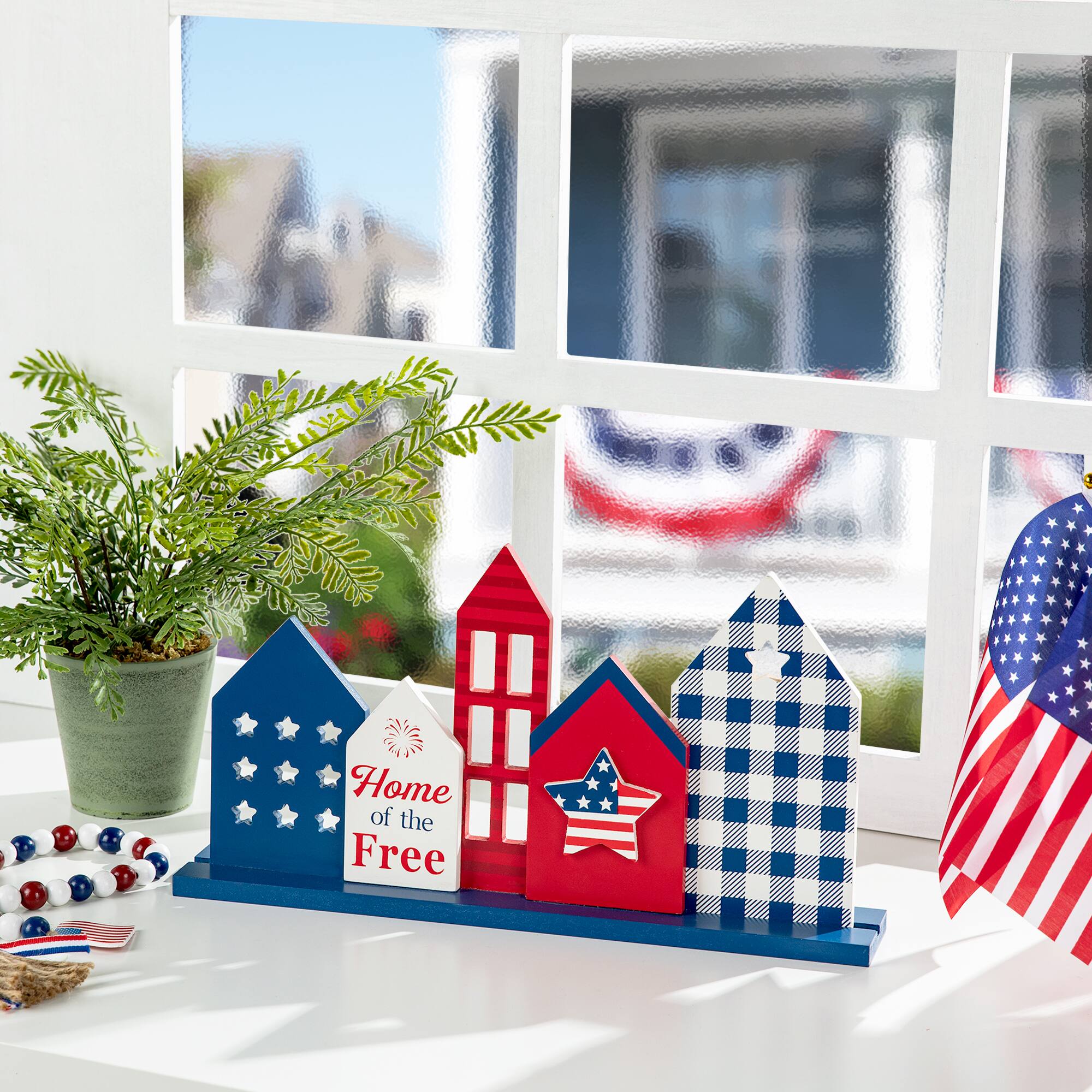 Glitzhome® 16" Wooden Patriotic America House Table Décor